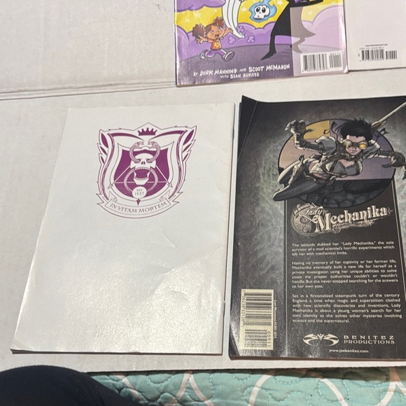 Comic Book Collection with Vibrant Covers - Picture 12 of 16